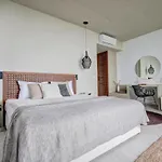 Хотел Umani - Free - Free Parking 4*