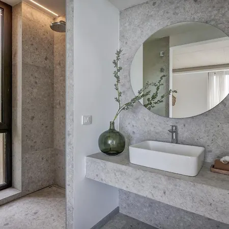 Umani - Free - Free Parking Отель 4*