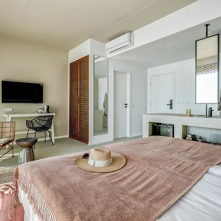 Отель Umani - Free - Free Parking 4*