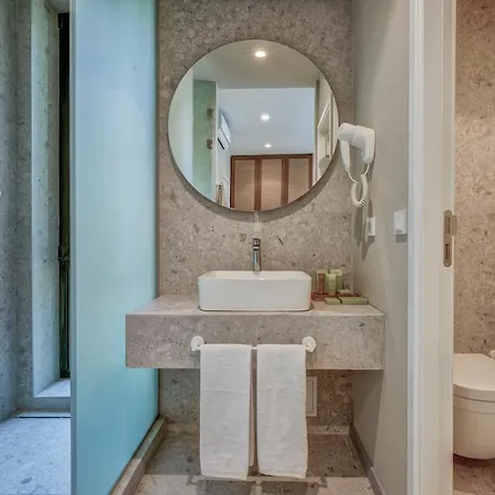 Отель Umani - Free - Free Parking 4*