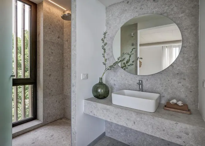 Umani - Free - Free Parking Hotell 4*